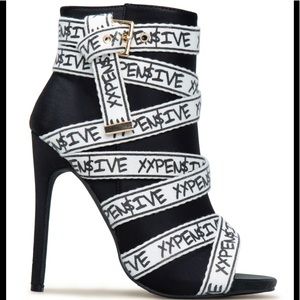 XXPEN$IVE Shoedazzle black graphic print bootie